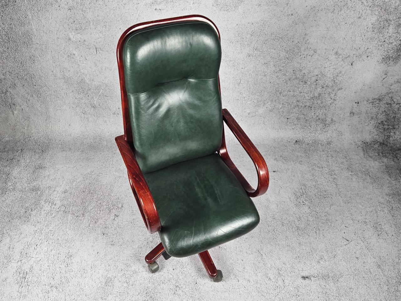 SWIVEL OFFICE CHAIR