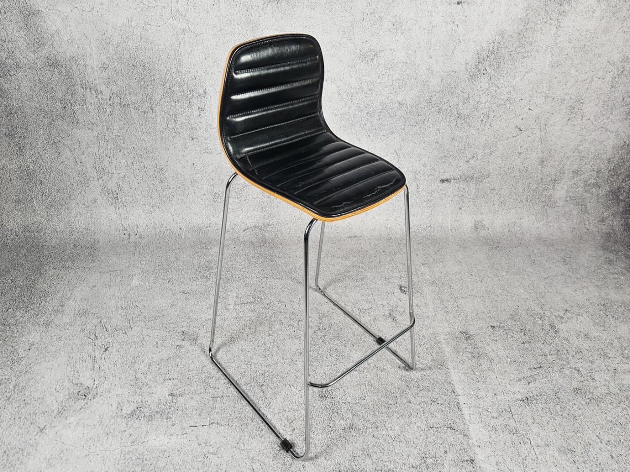 BAR STOOL