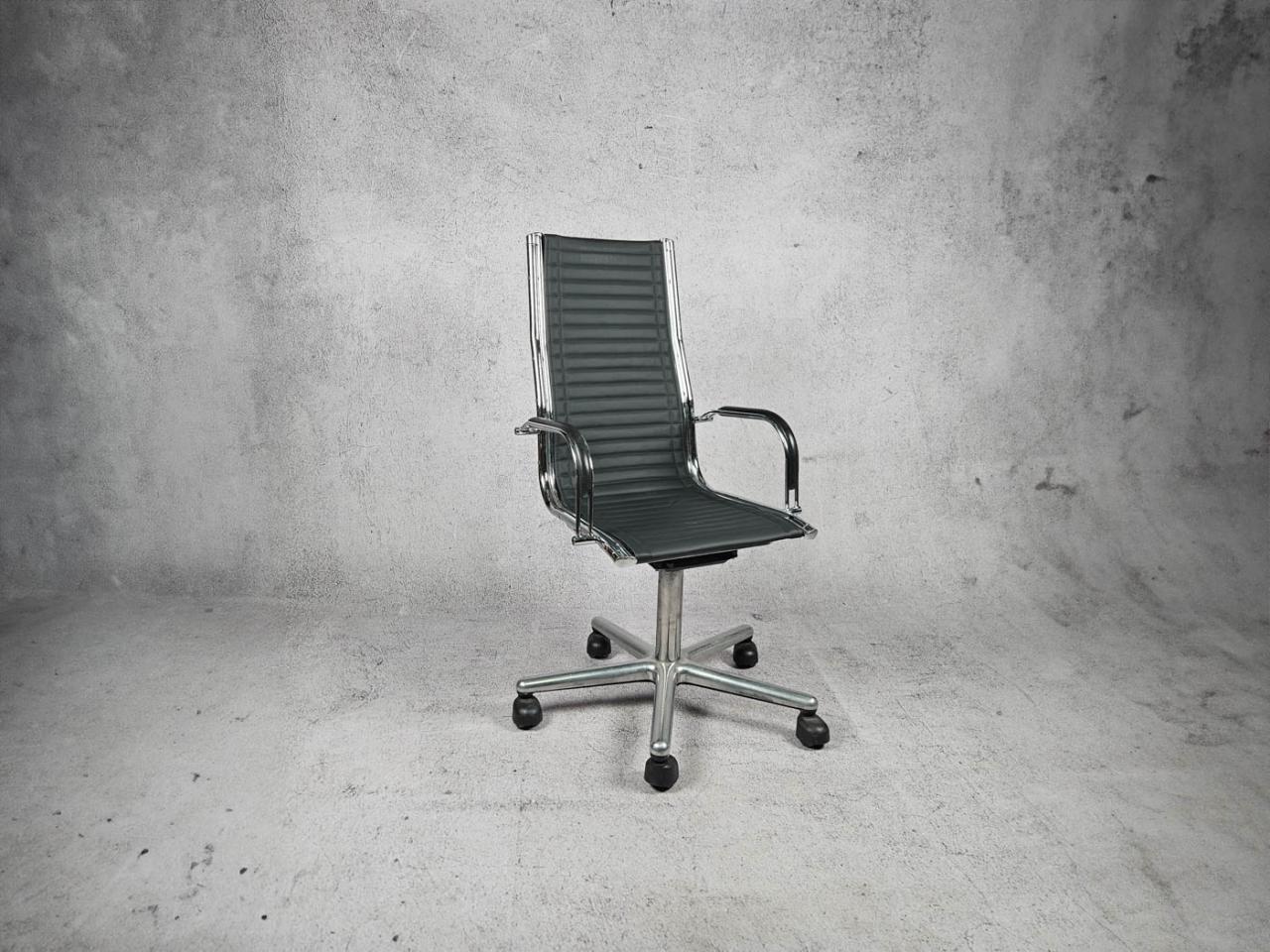 SWIVEL OFFICE CHAIR
