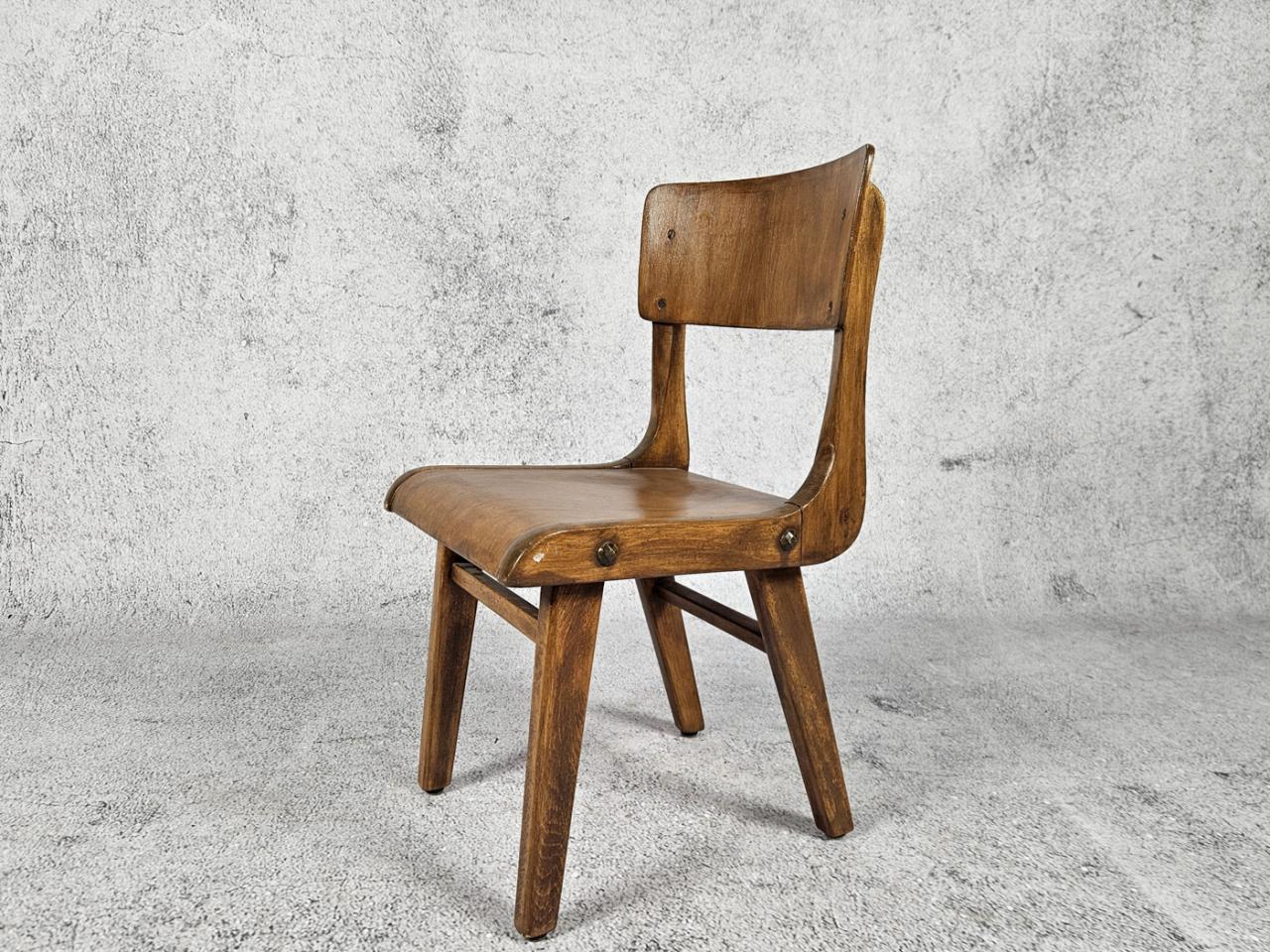 CHILDREN'S CHAIR