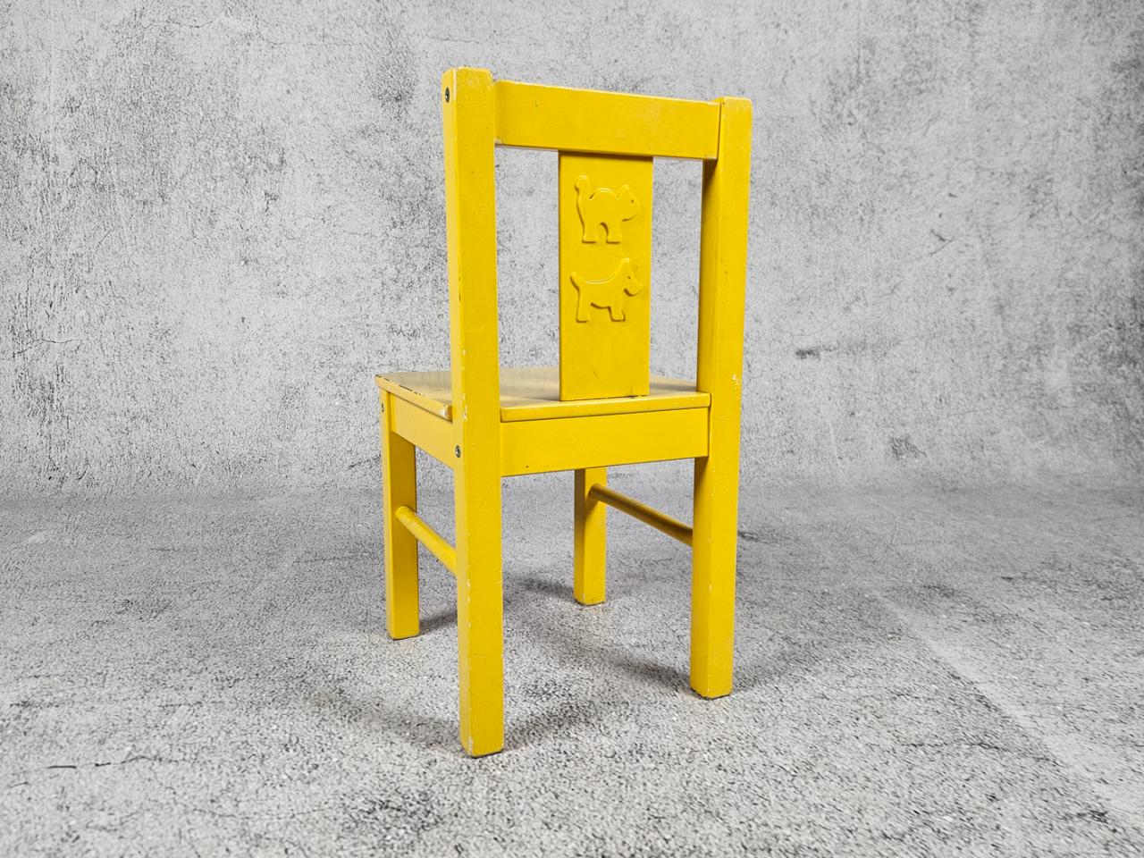 CHILDREN'S CHAIR