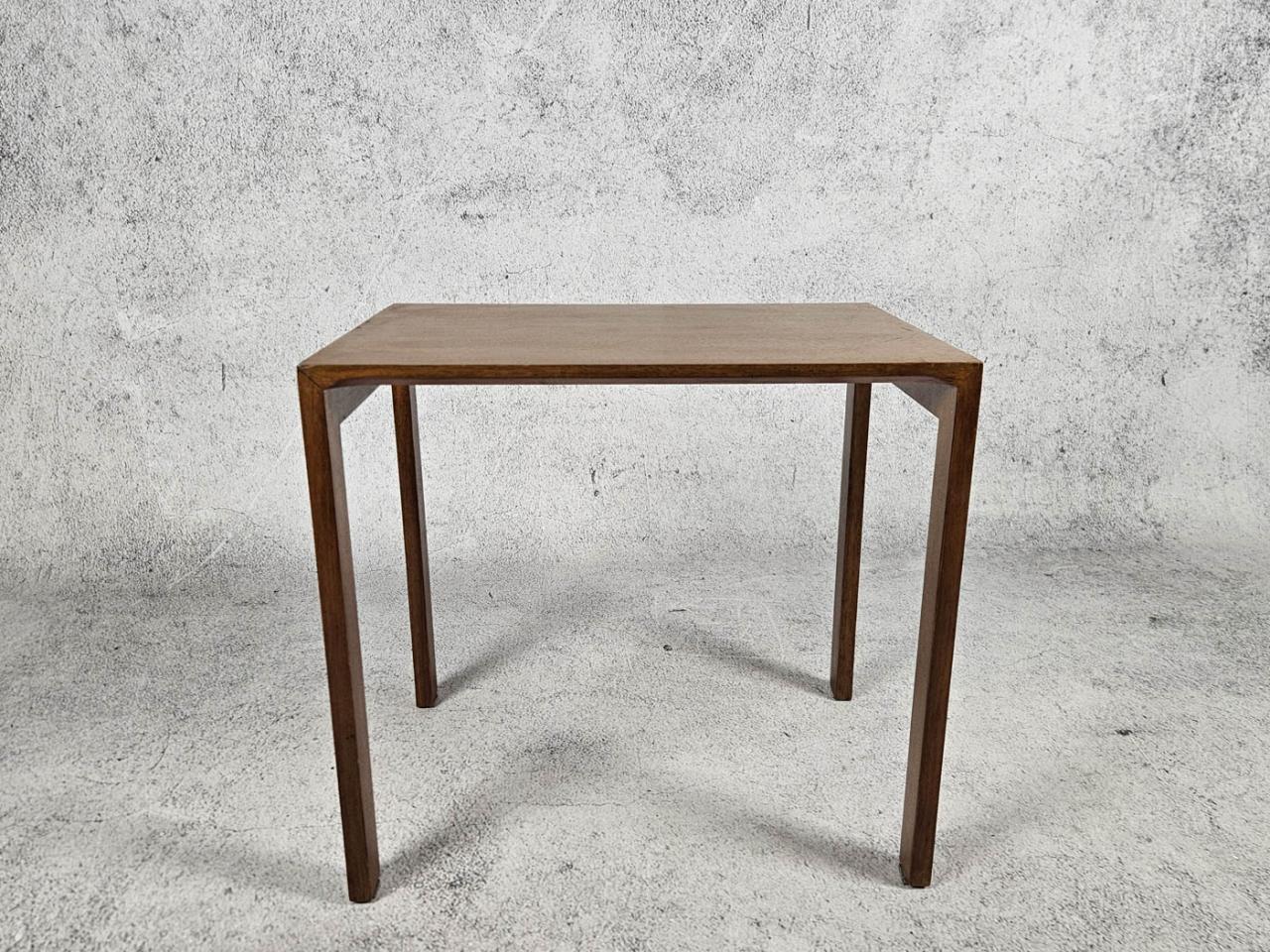 SCANDINAVIAN TABLE