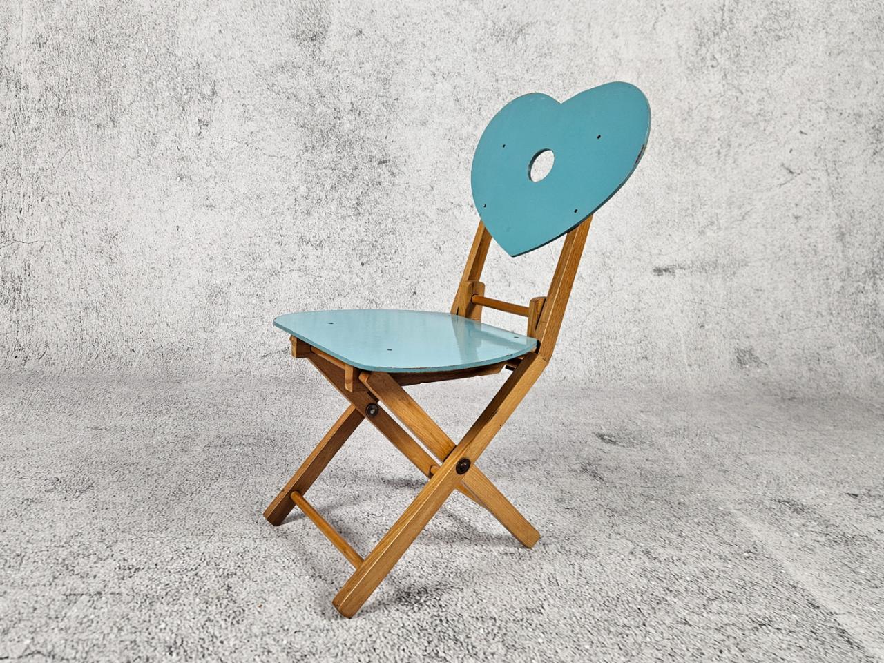 CHILDREN'S CHAIR