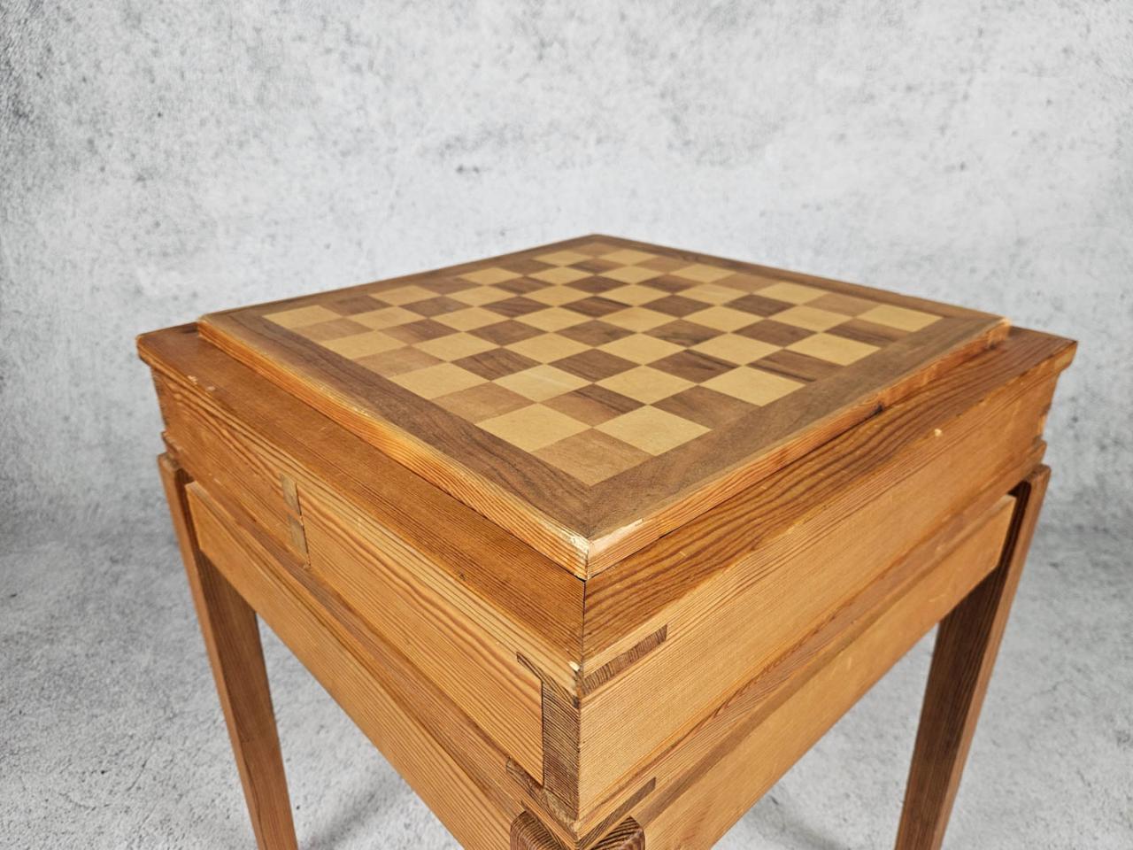 CHESS TABLE