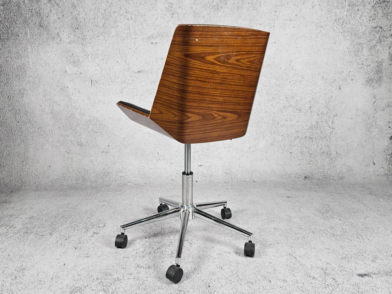 SWIVEL OFFICE CHAIR