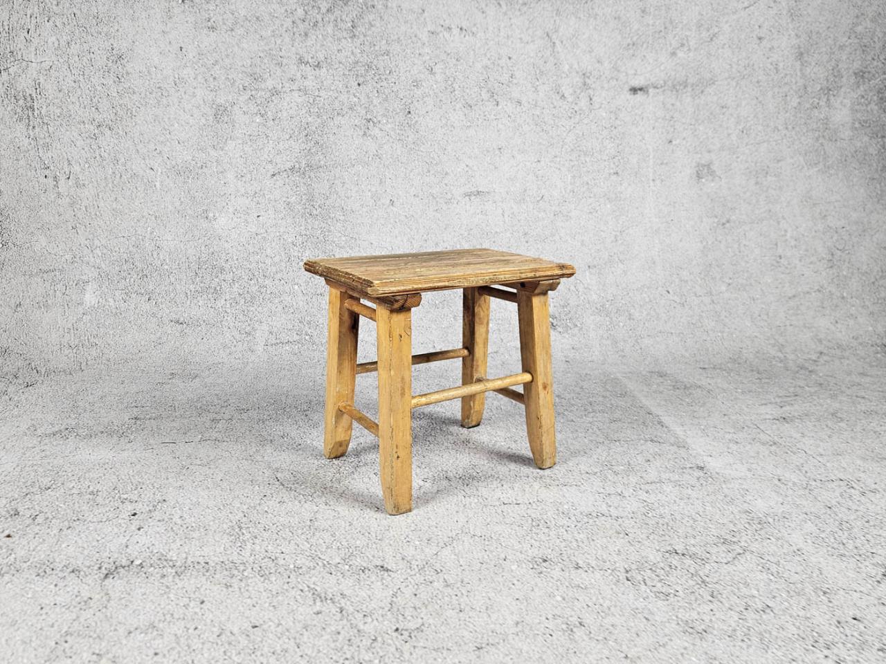 STOŁEK TABORET