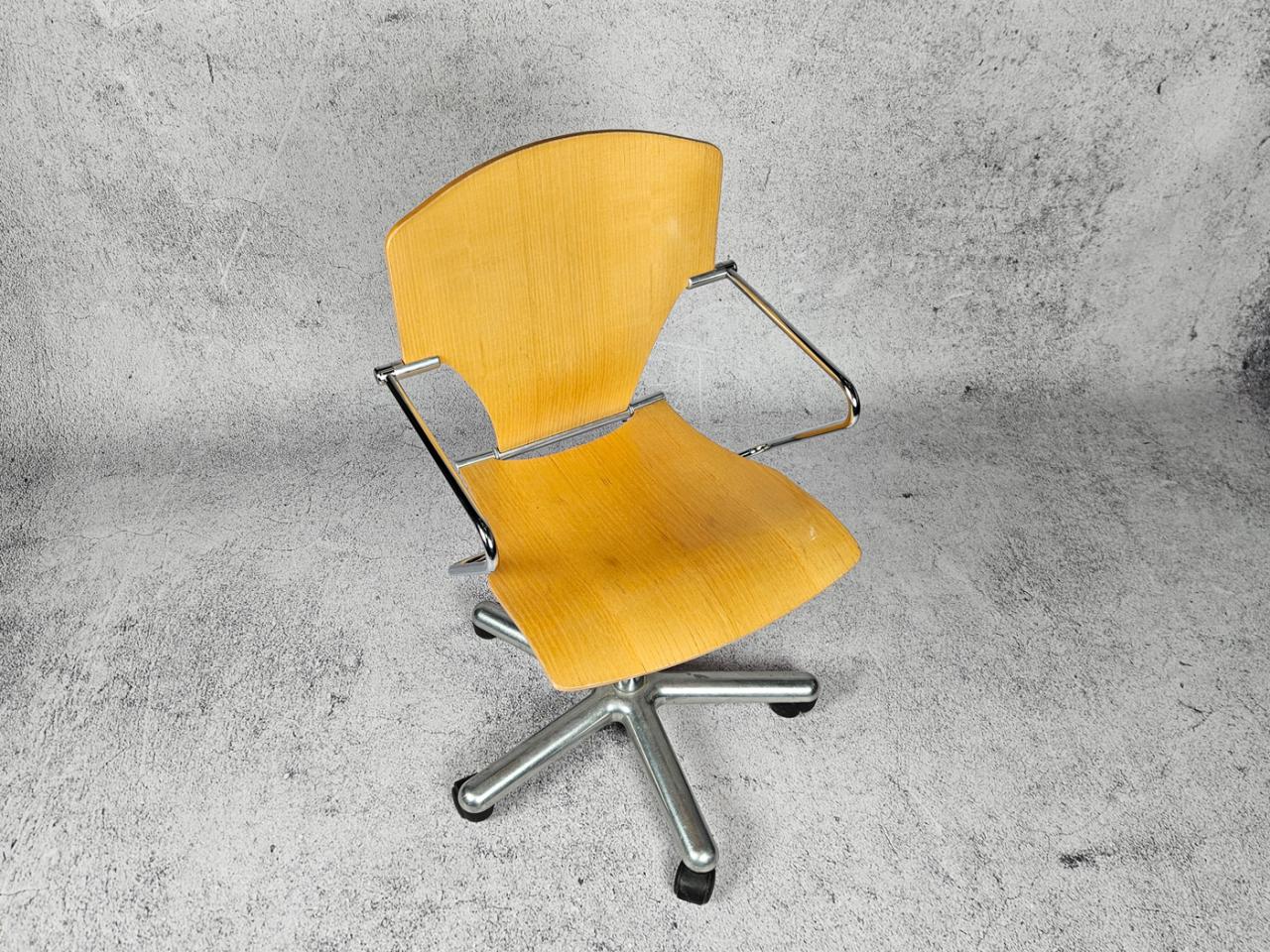 80S EGOA SWIVEL OFFICE CHAIR