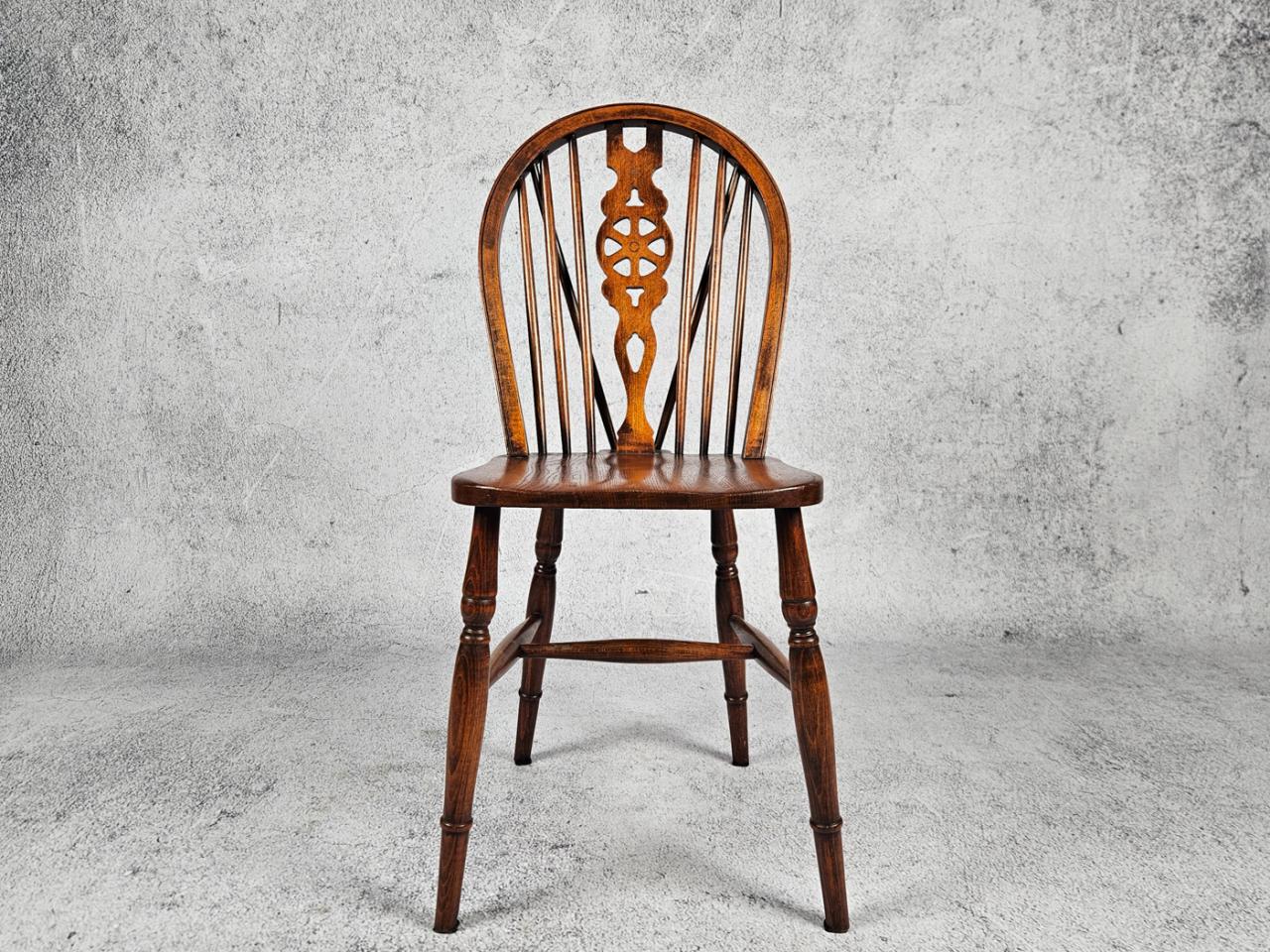 WINDSOR CHAIR
