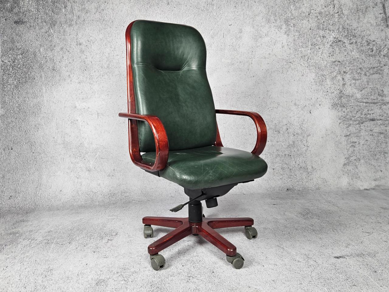 SWIVEL OFFICE CHAIR