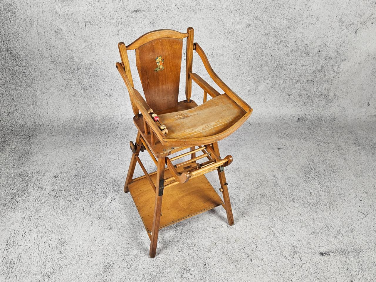 FEEDING CHAIR