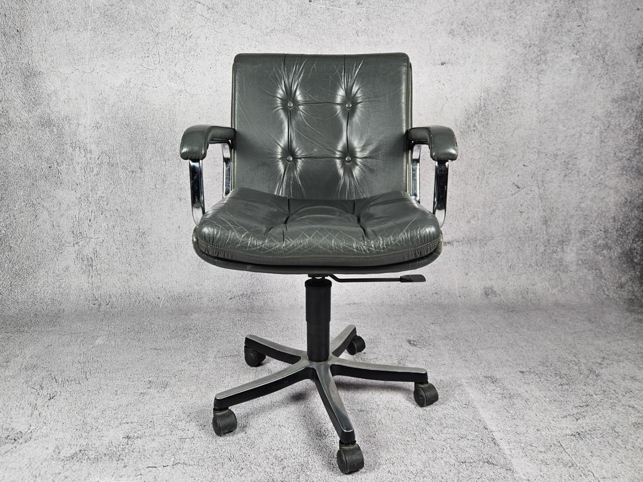 SWIVEL OFFICE CHAIR