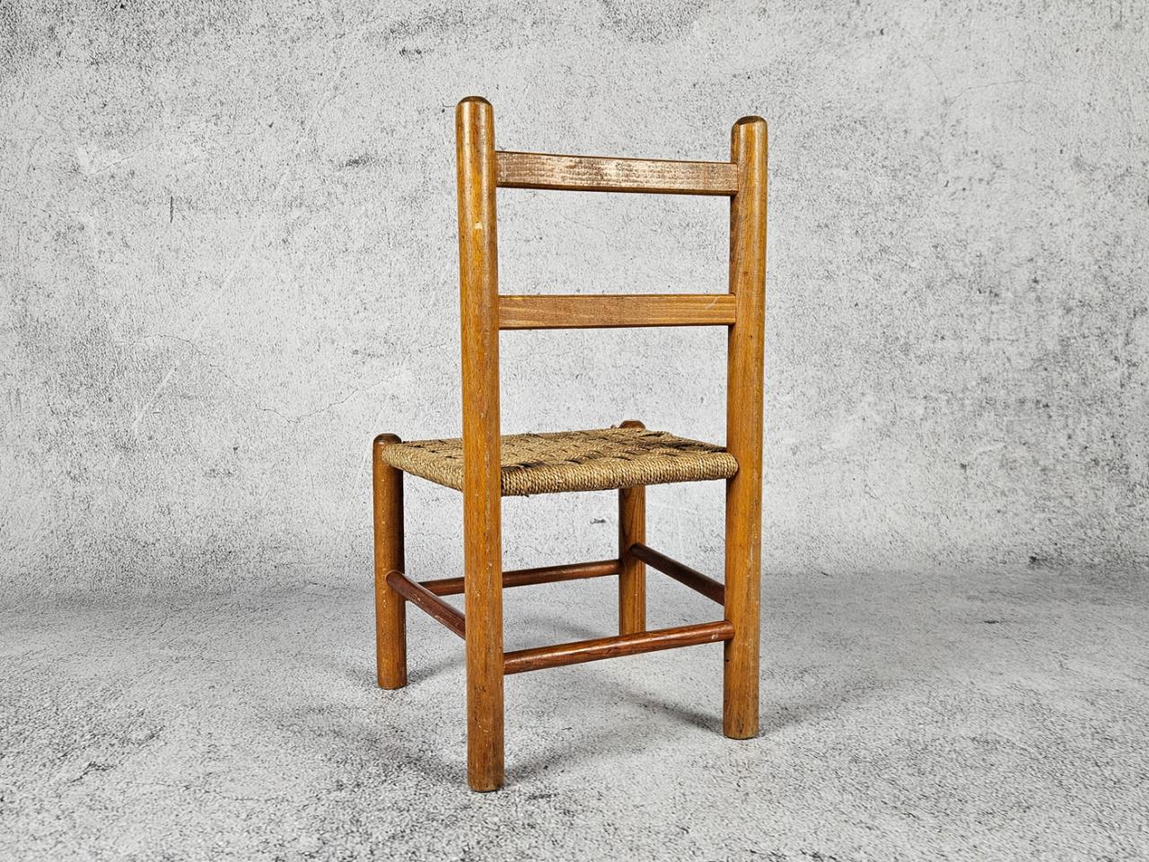 CHILD'S CHAIR