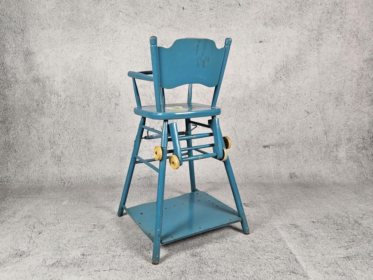 FEEDING CHAIR