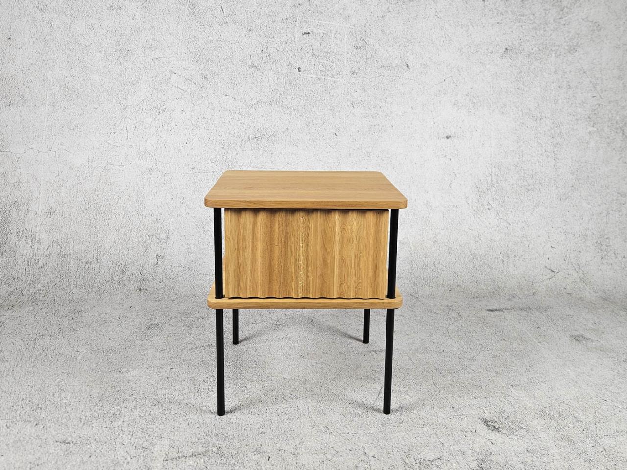 NIGHTSTAND, TAMO