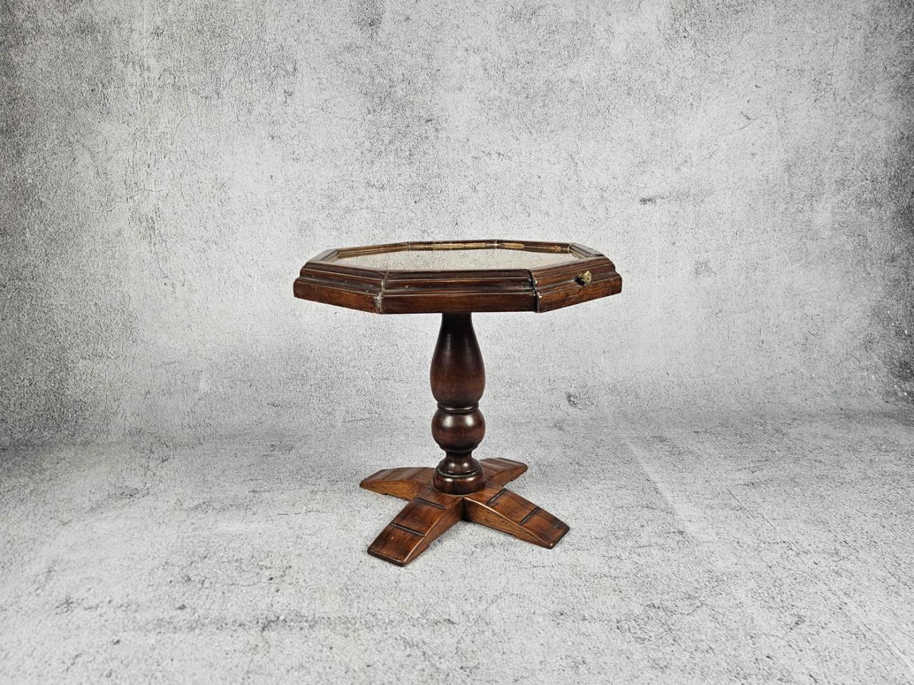 SMALL TABLE
