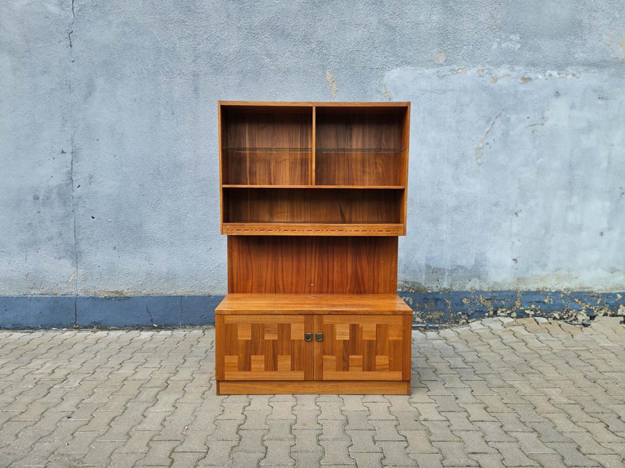 SHELVING WALL UNIT