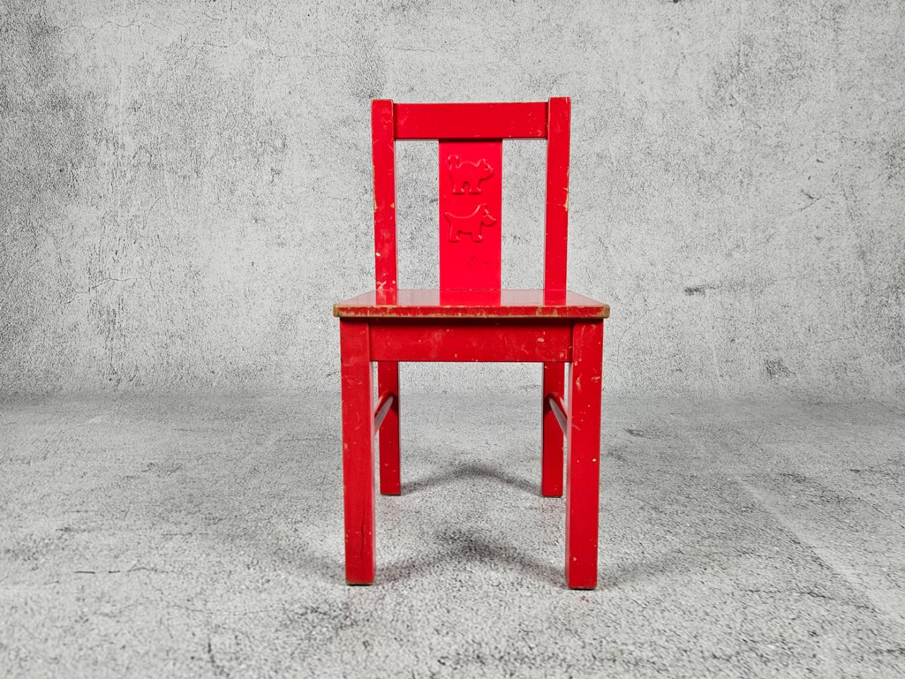 CHILDREN'S CHAIR