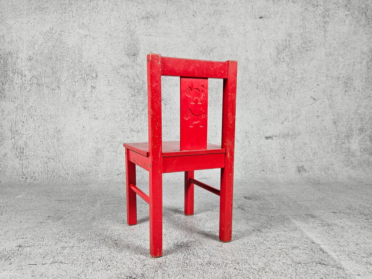 CHILDREN'S CHAIR