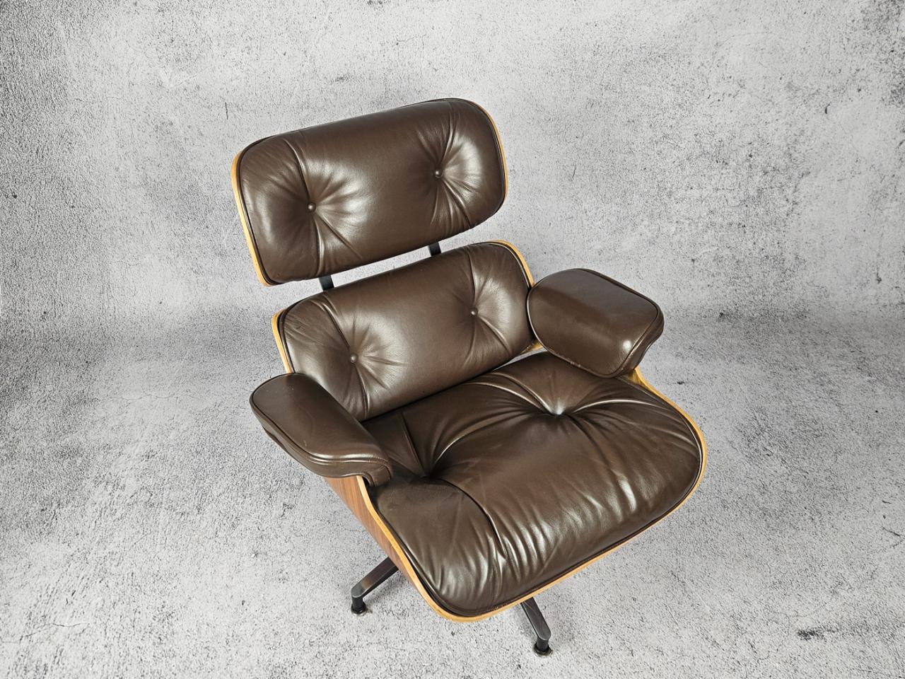FOTEL OBROTOWY INSP. VITRA EAMS