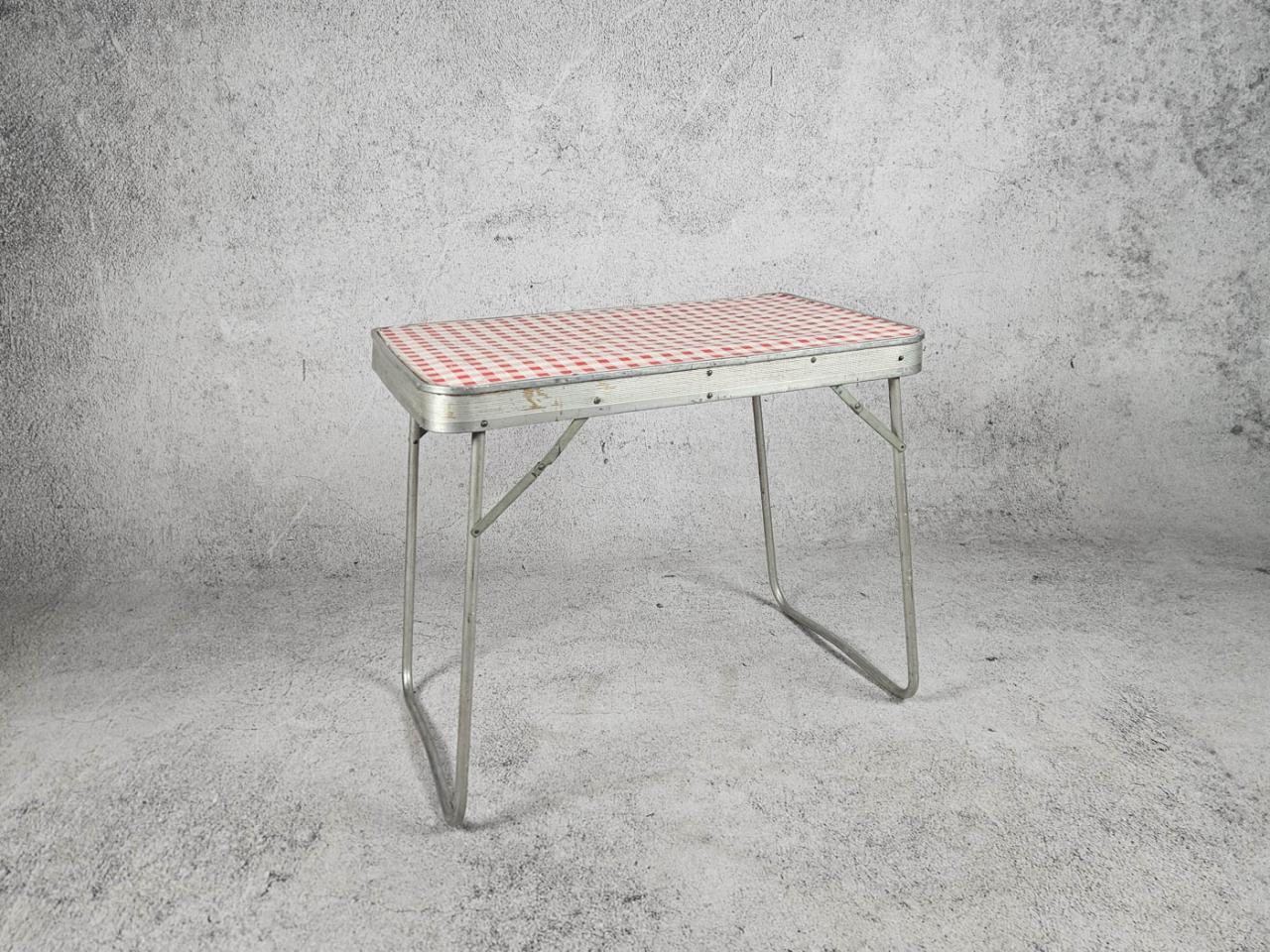 FOLDING CAMPING TABLE