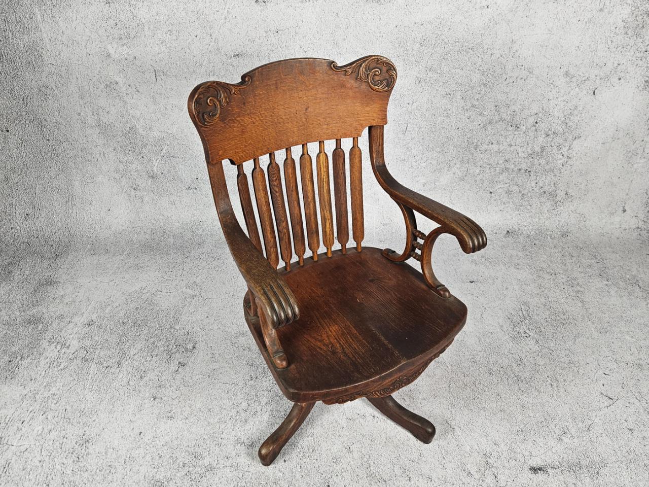SWIVEL OFFICE CHAIR