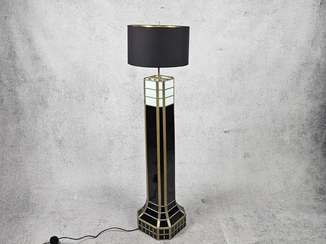 FLOOR LAMP