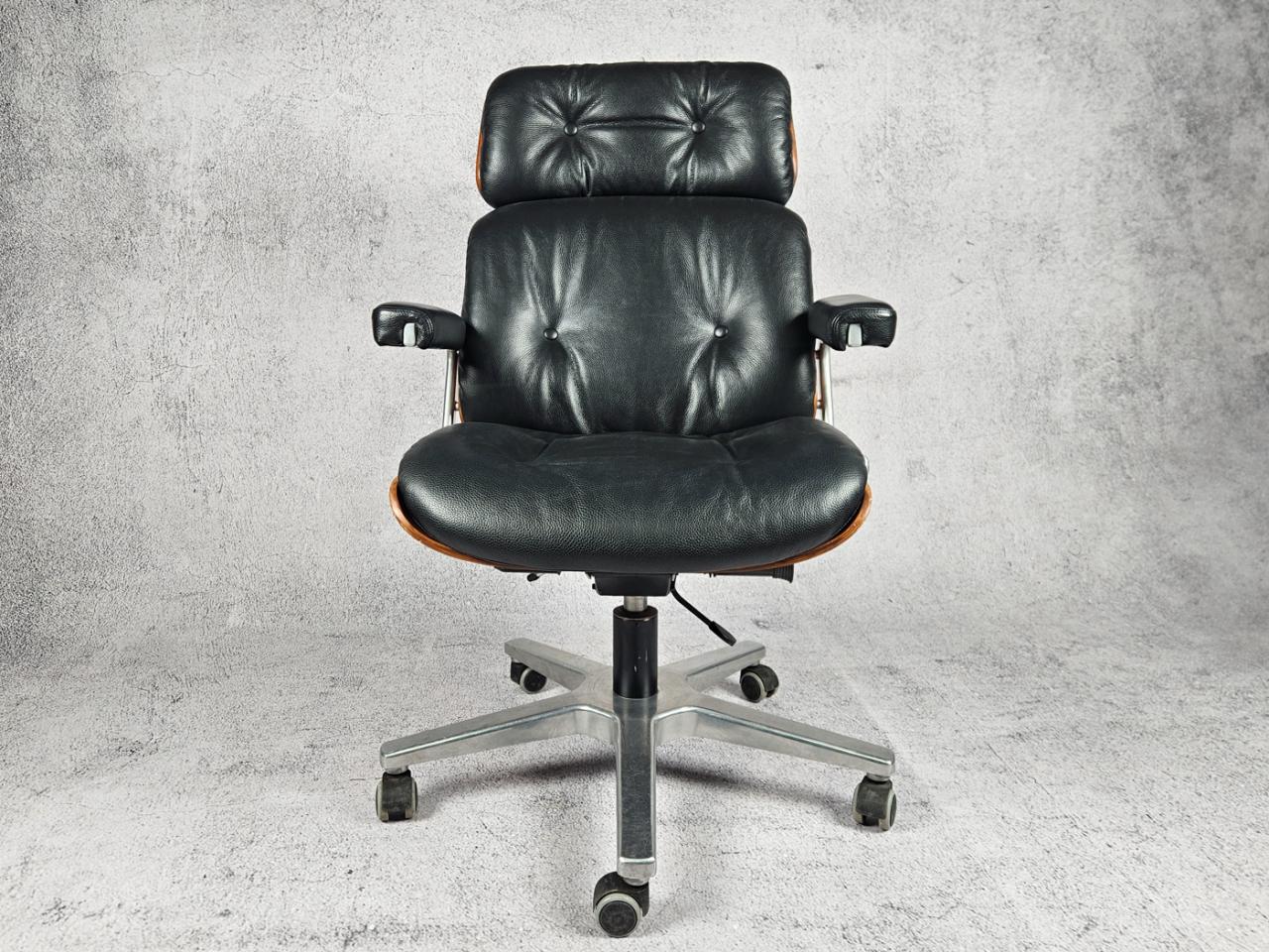 SWIVEL OFFICE CHAIR