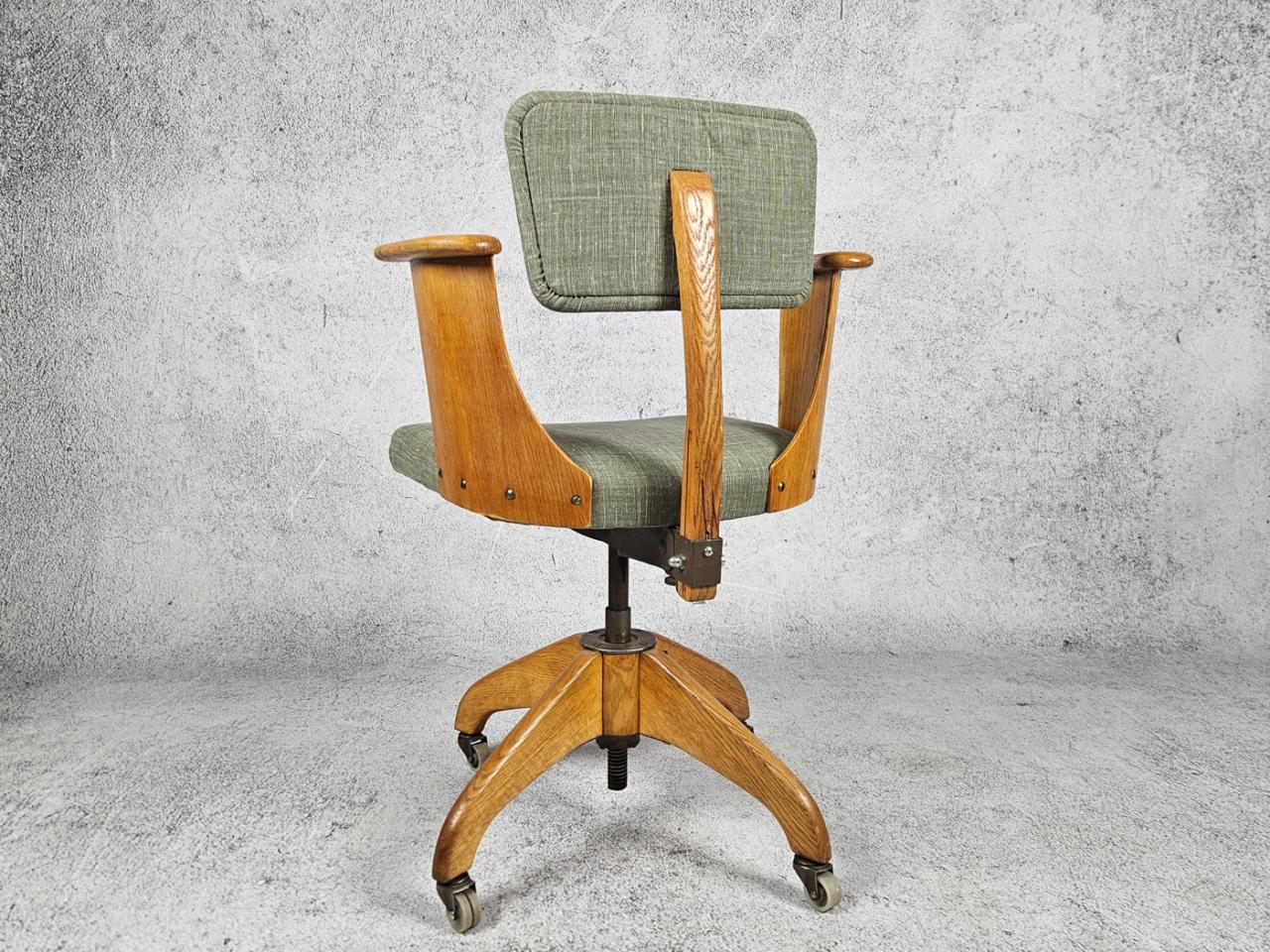 SWIVEL OFFICE CHAIR