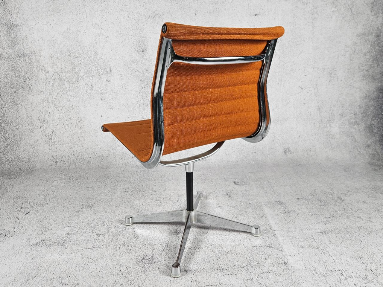 EAMES SWIVEL OFFICE CHAIR ITALY