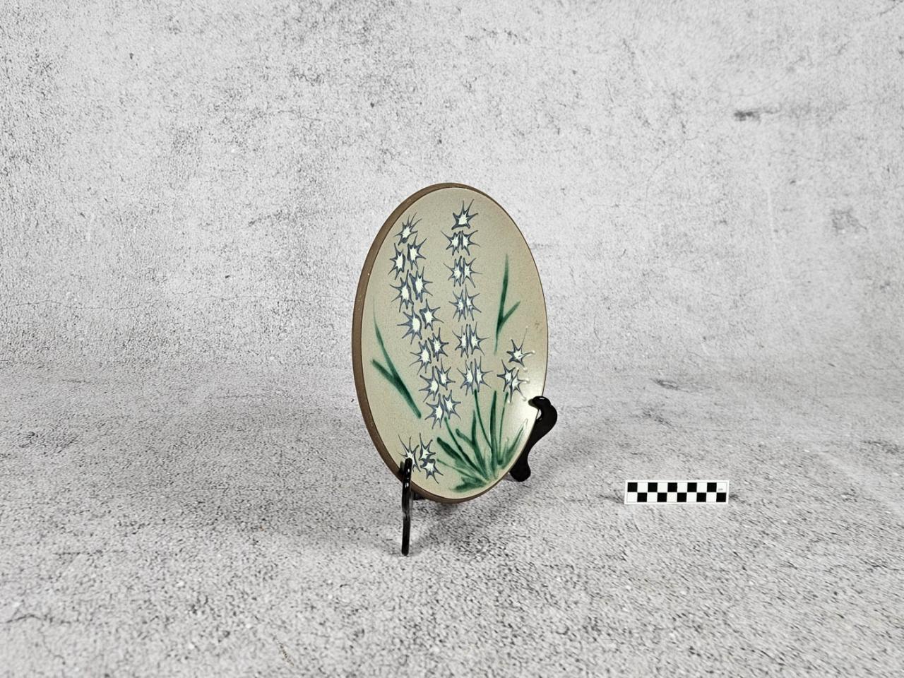 DECORATIVE ORNAMENTAL PLATE