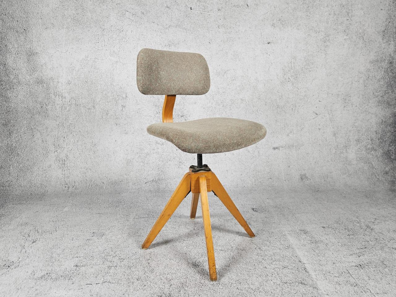 OFFICE SWIVEL CHAIR
