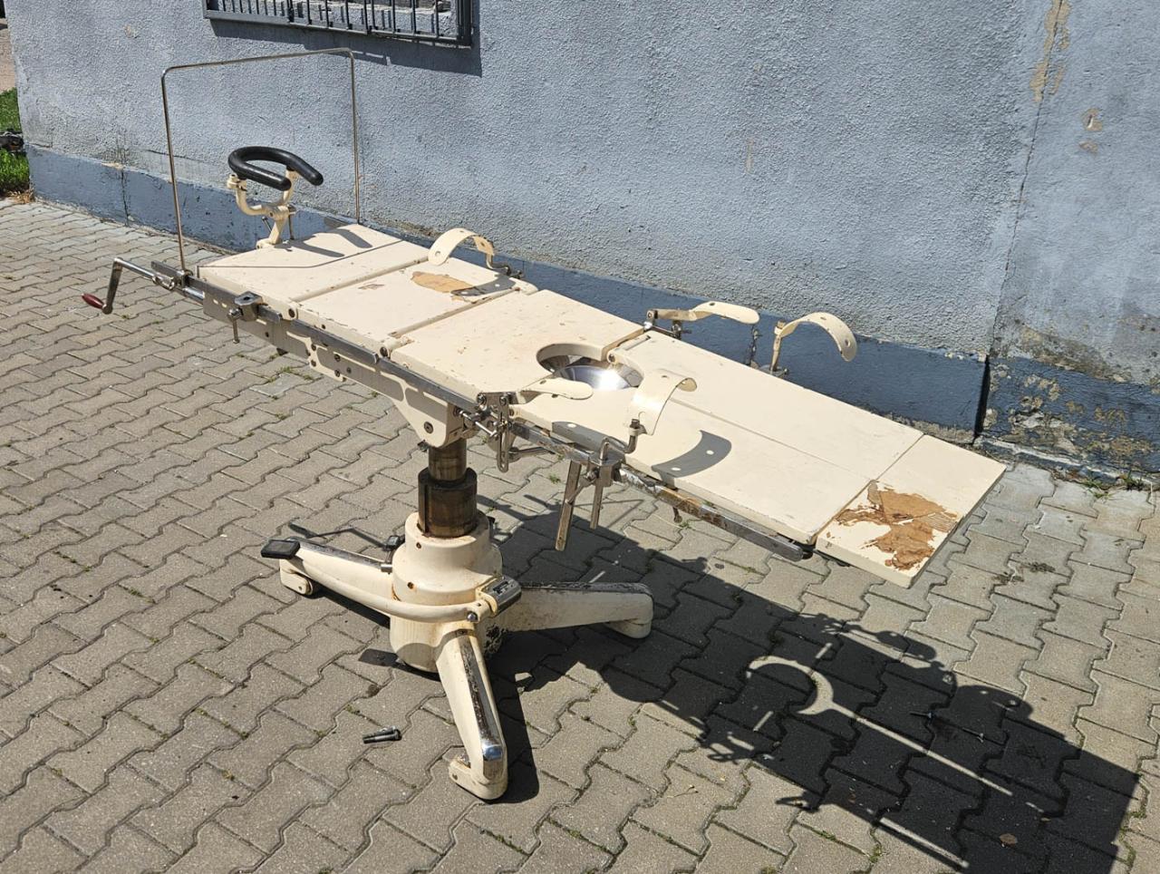 OPERATING TABLE