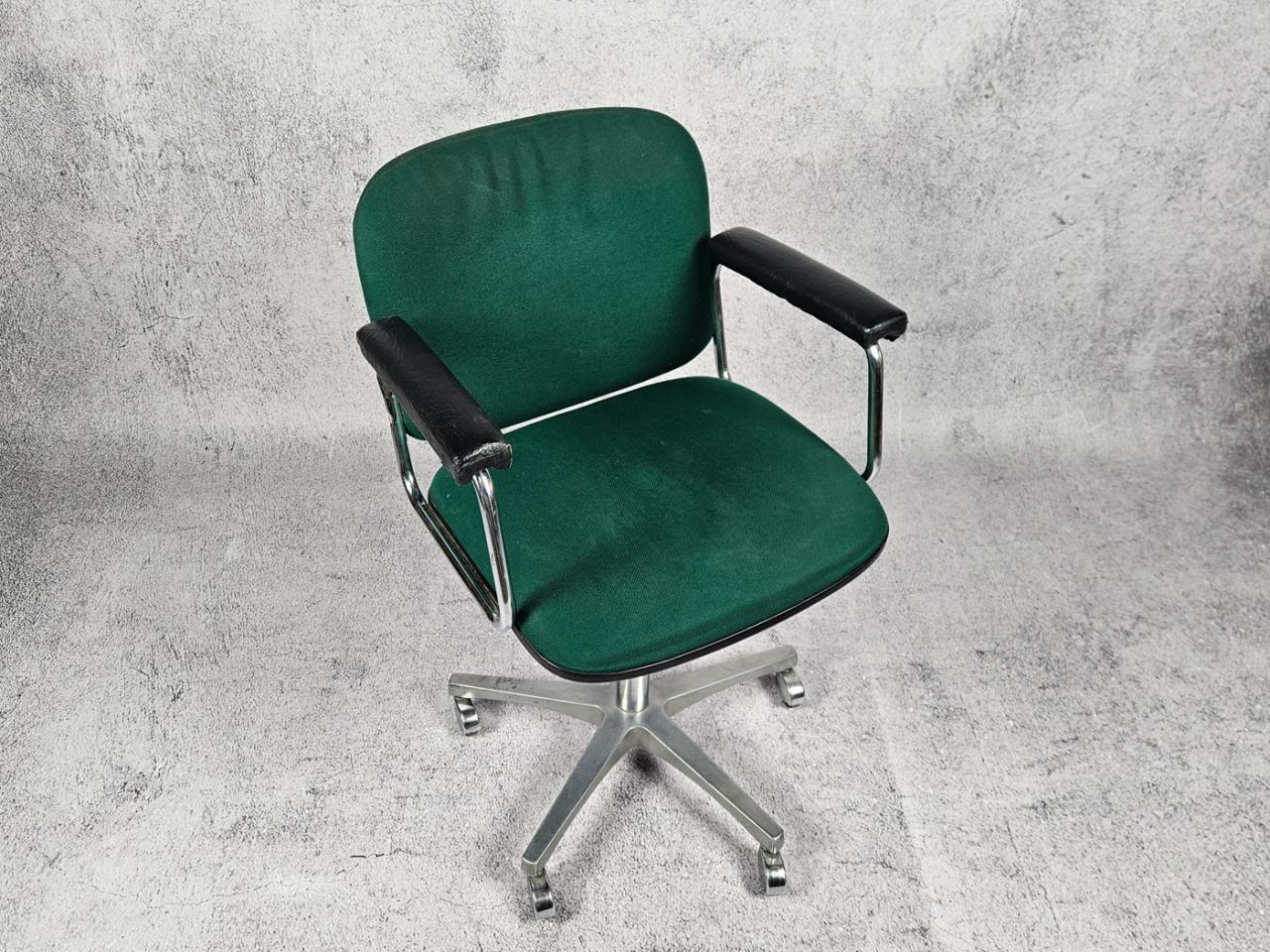 SWIVEL OFFICE CHAIR