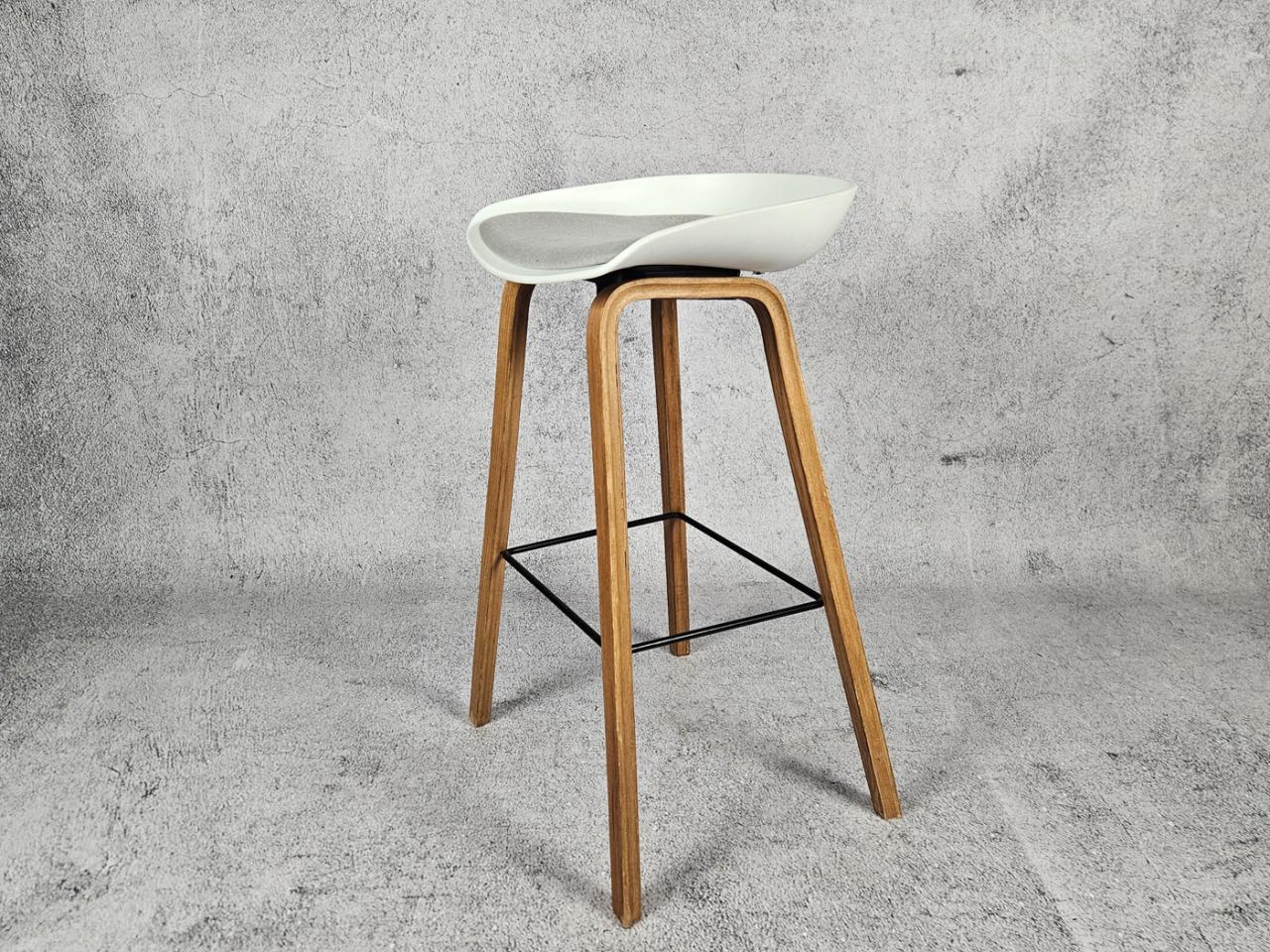 BAR STOOL
