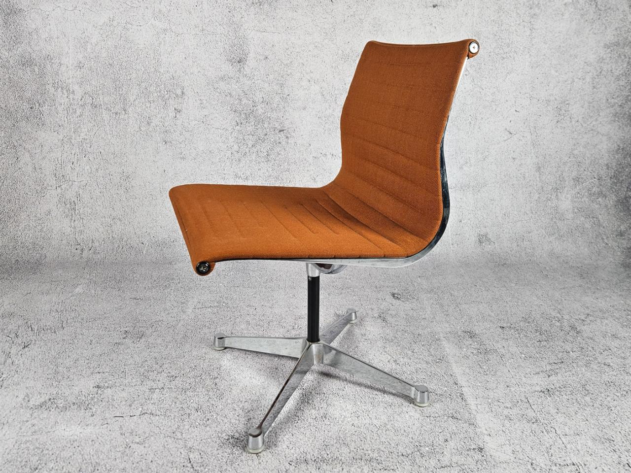 EAMES SWIVEL OFFICE CHAIR ITALY