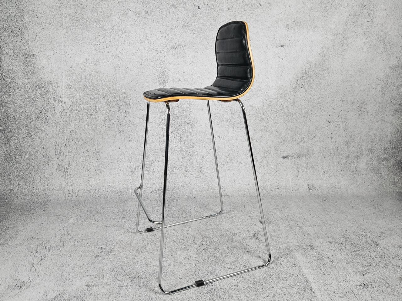 BAR STOOL