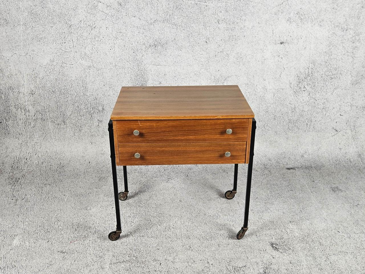 CABINET ON WHEELS