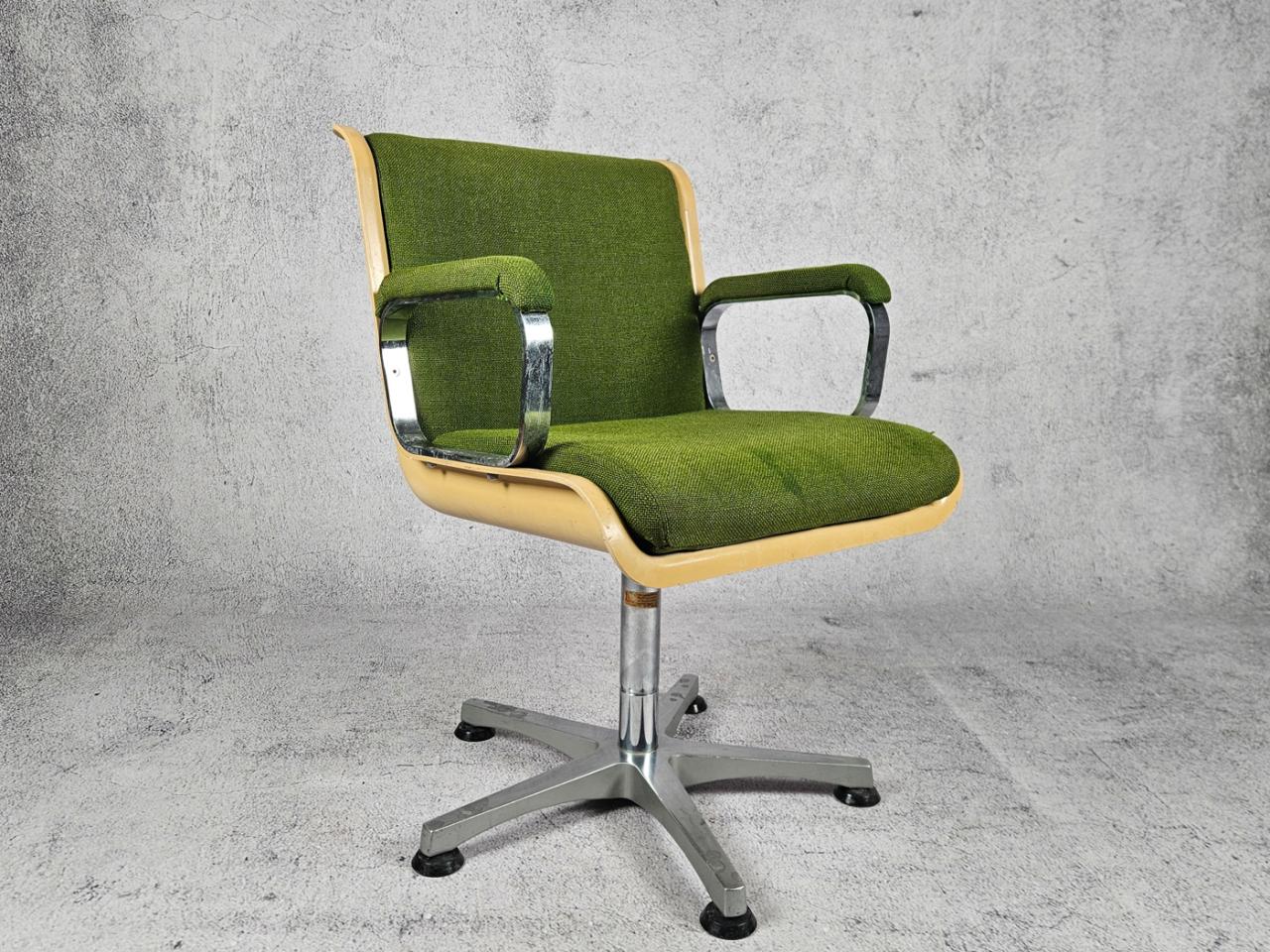 SWIVEL OFFICE CHAIR