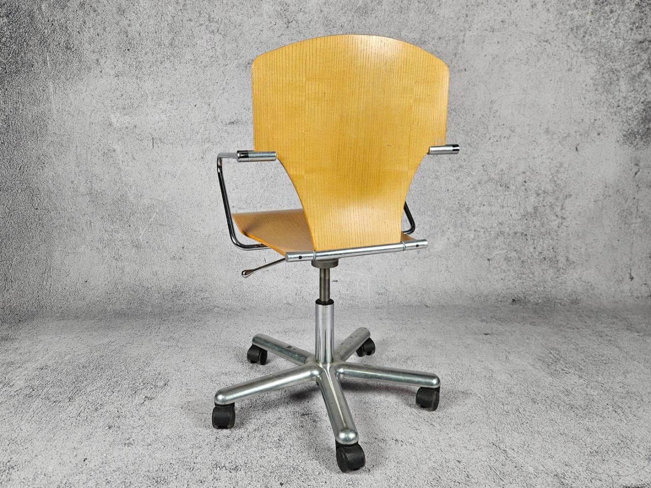 80S EGOA SWIVEL OFFICE CHAIR