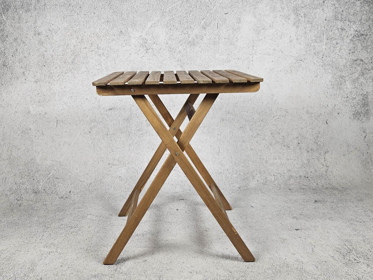GARDEN TABLE
