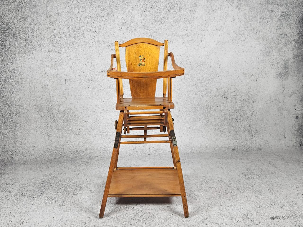 FEEDING CHAIR
