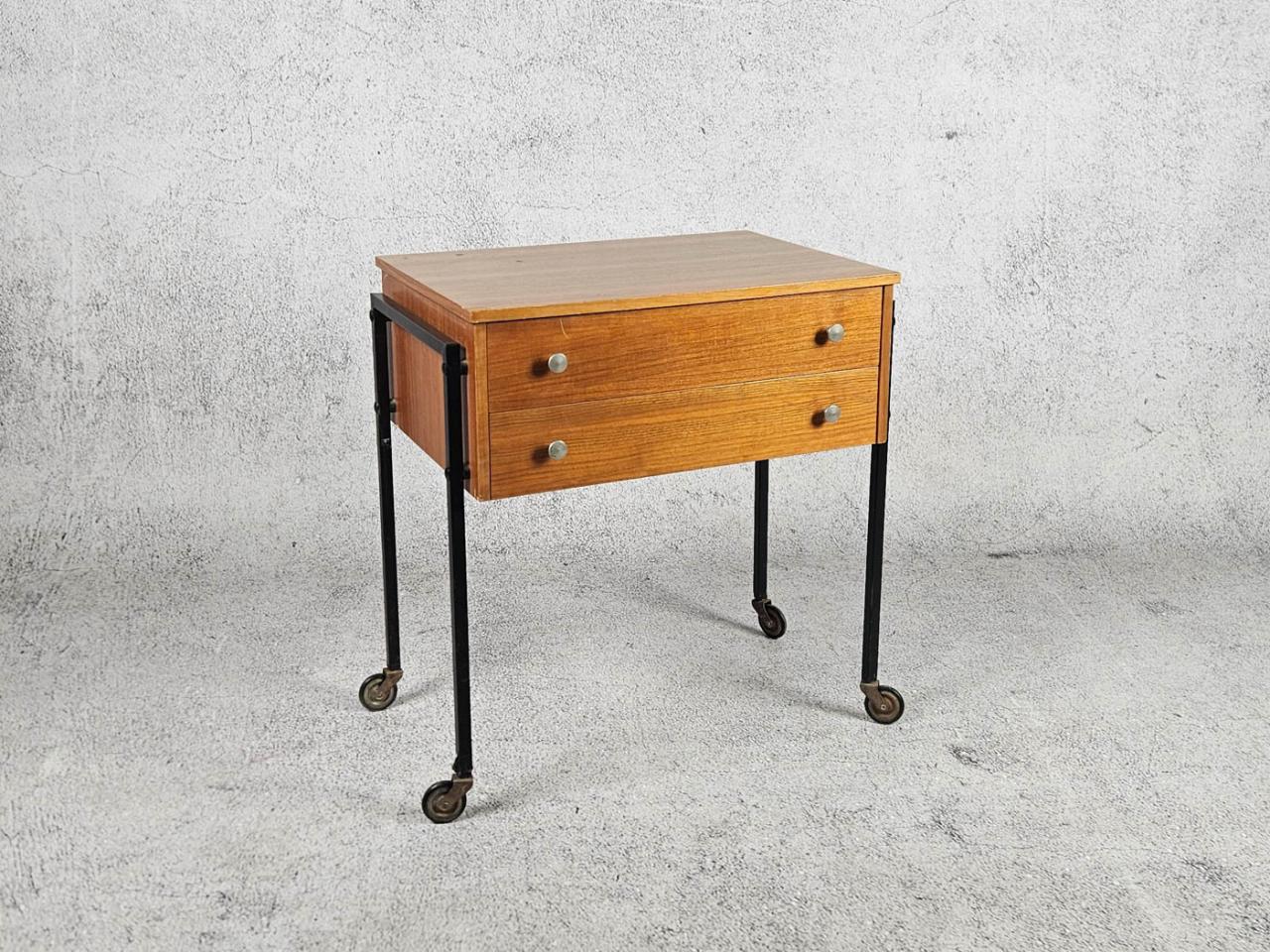 CABINET ON WHEELS