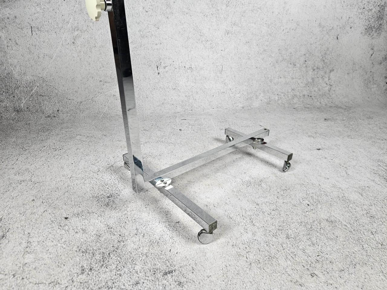 TABLE ON WHEELS