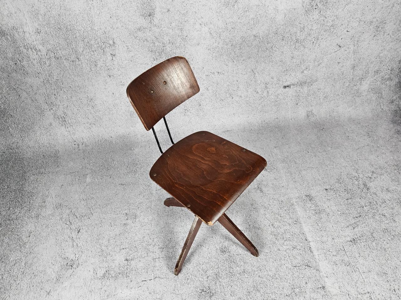 SWIVEL CHAIR