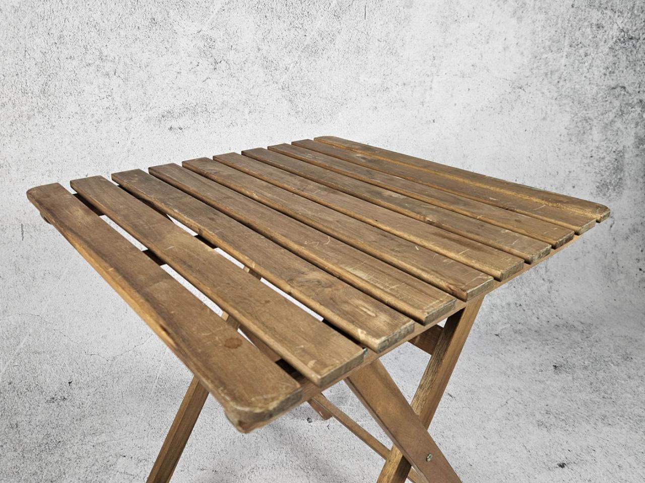 GARDEN TABLE