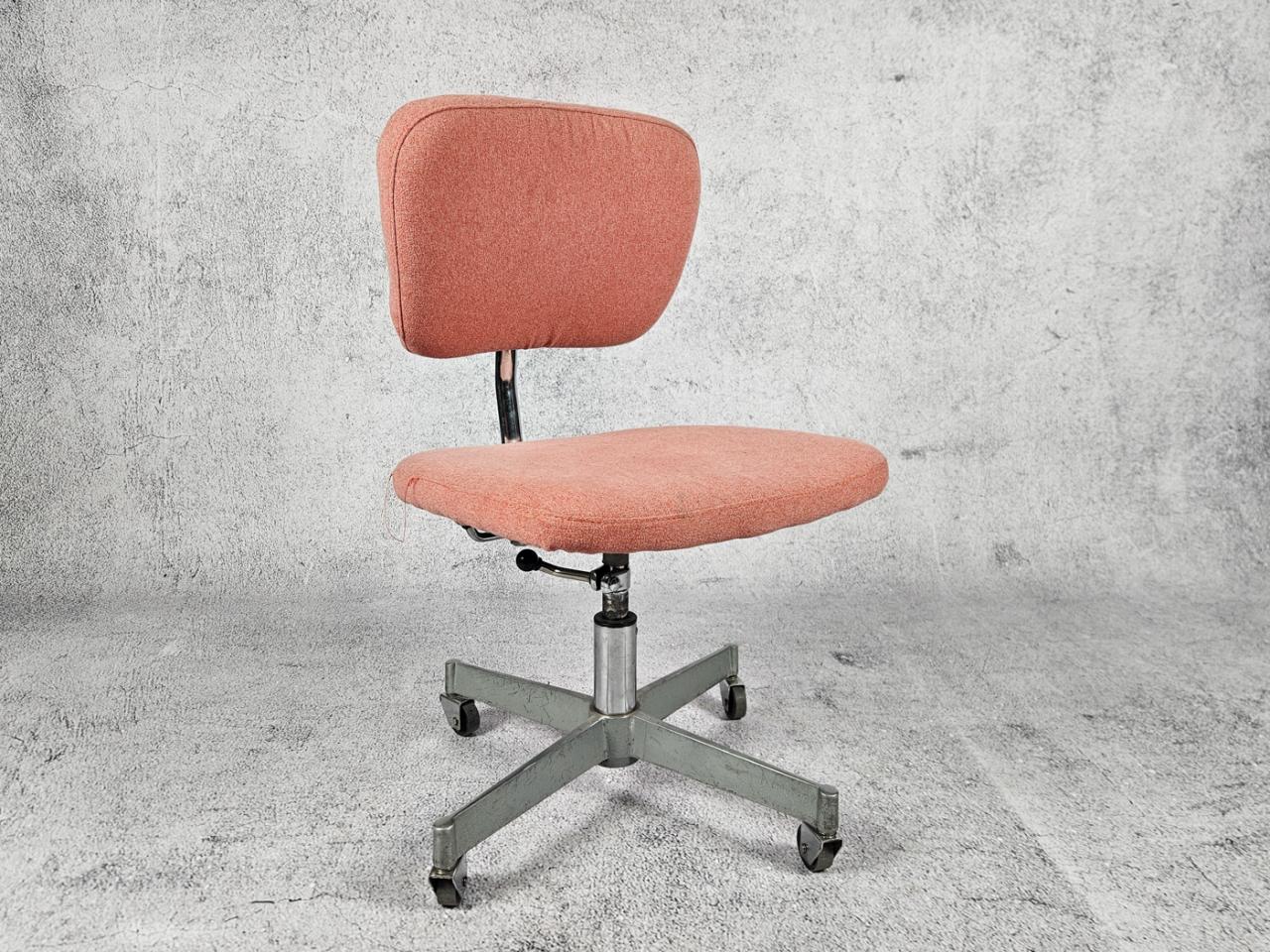 SWIVEL OFFICE CHAIR