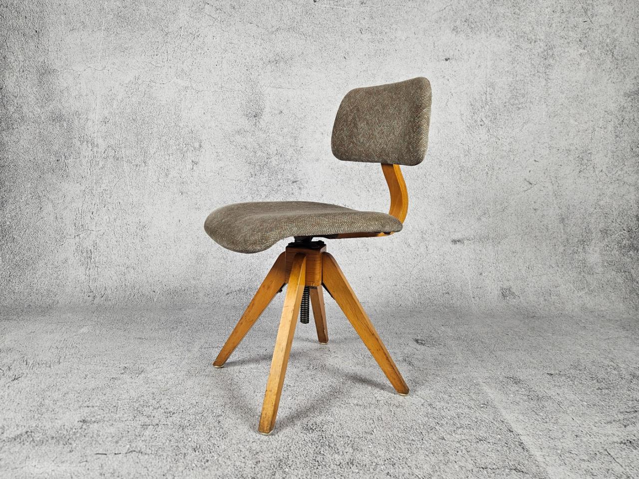 OFFICE SWIVEL CHAIR