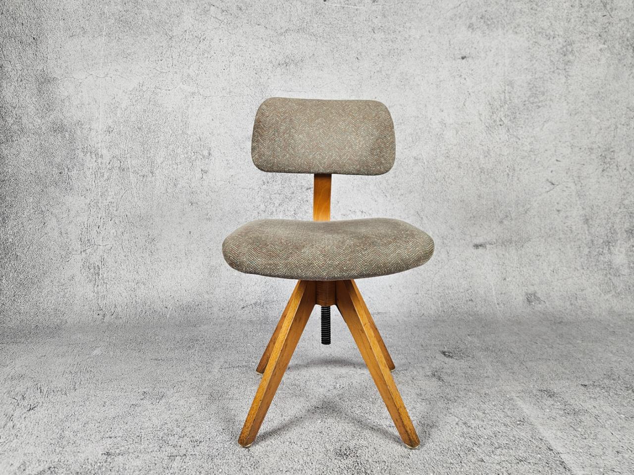 OFFICE SWIVEL CHAIR
