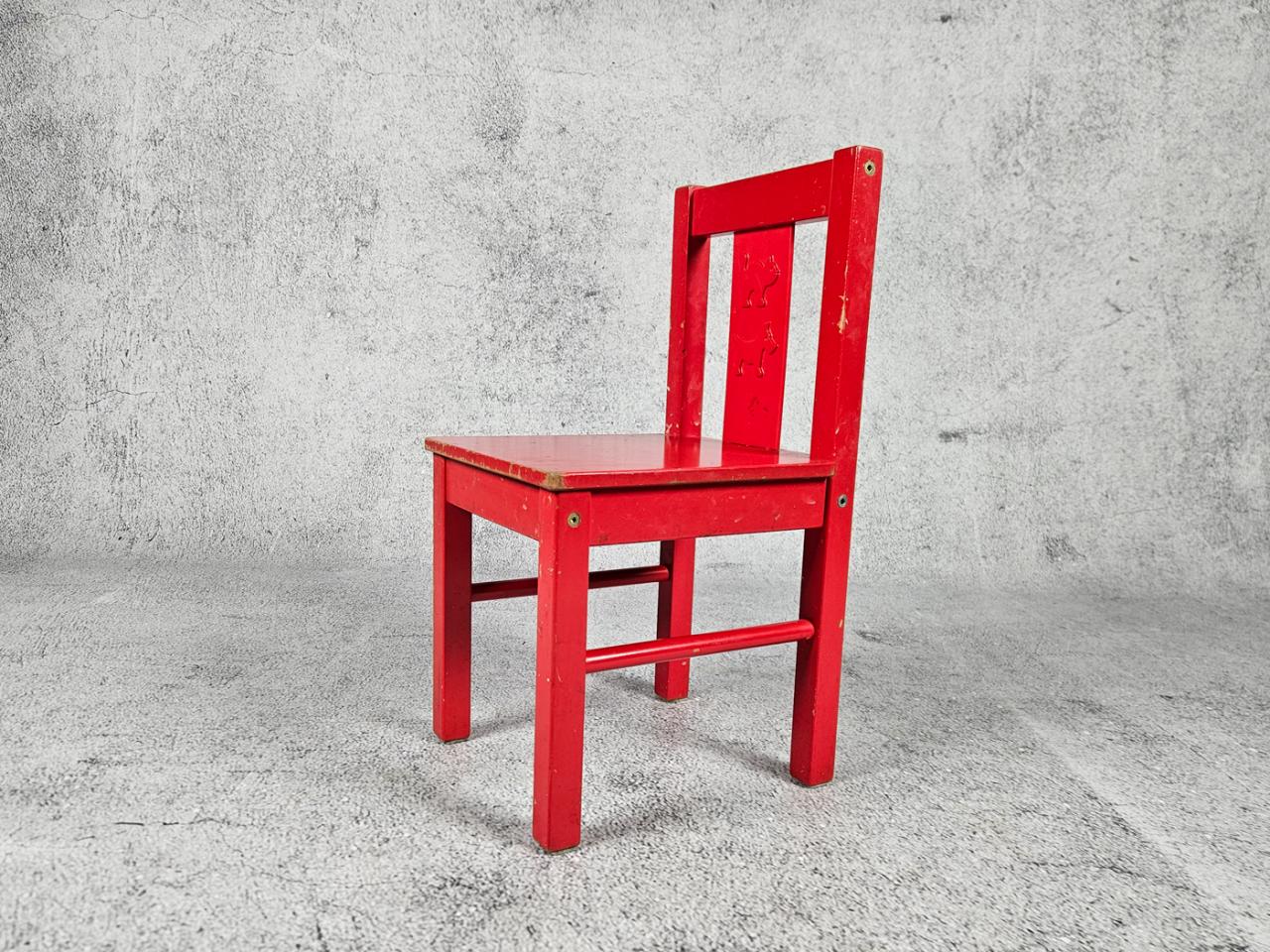 CHILDREN'S CHAIR