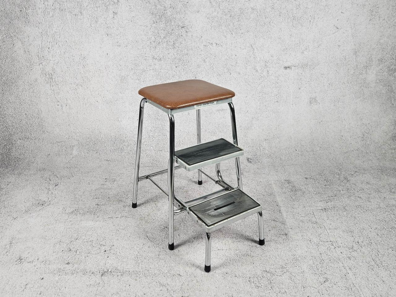 TABORET ZE SCHODKAMI